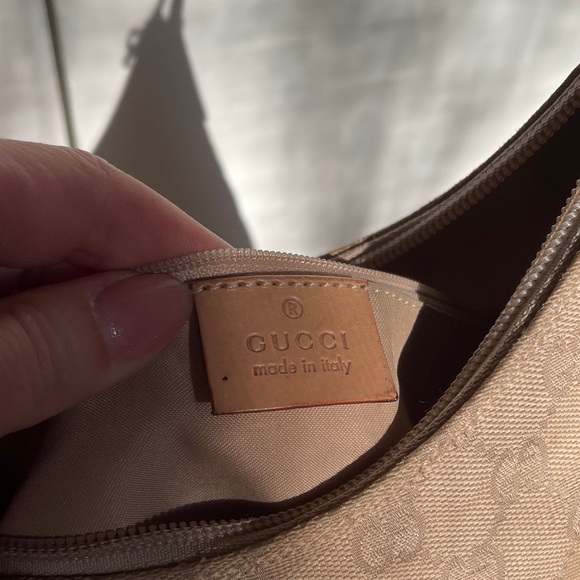 Gucci Beige Monogram Shoulder Bag - Picture 7 of 8